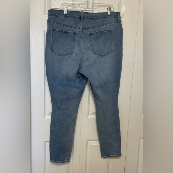 Old Navy Pop Icon Skinny Jeans in Classic Blue - Picture 2 of 6